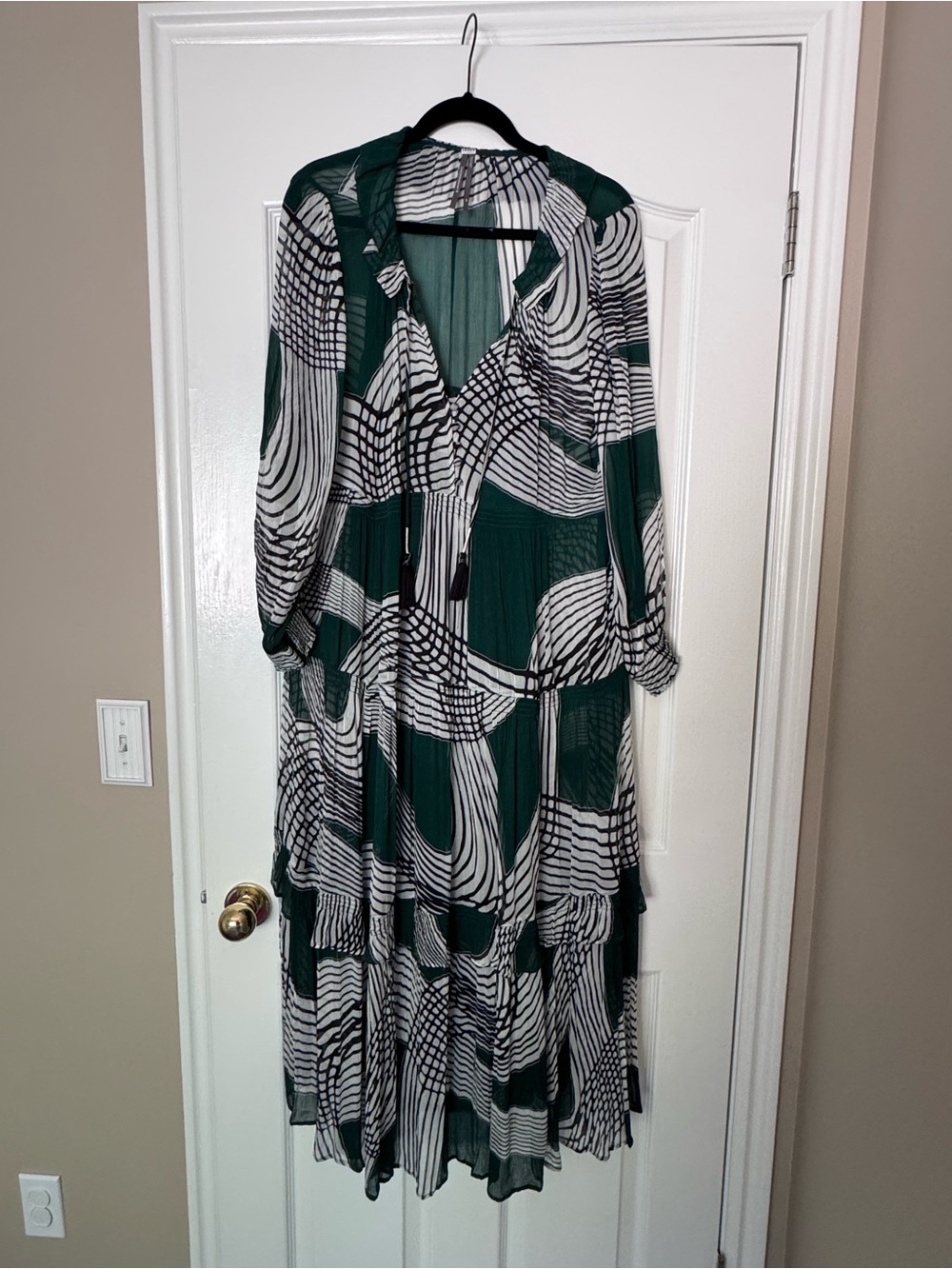 Anthropologie - Green & White Wave Print Tiered Midi Dress
